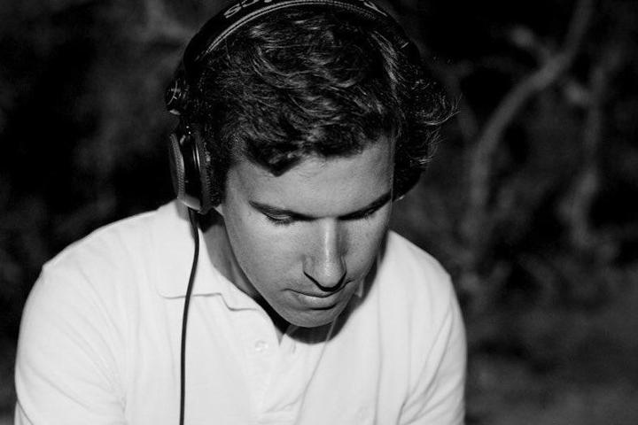 DJ Tiago