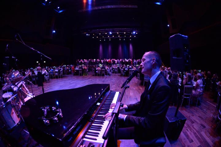Danny Arthur - performance photo 13