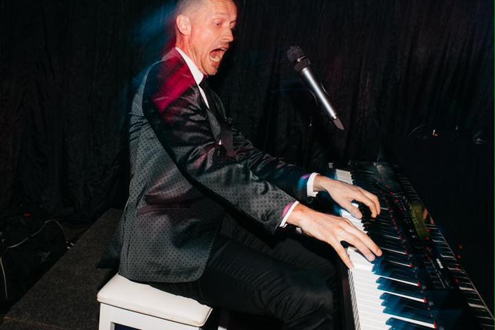 Danny Arthur - performance photo 11