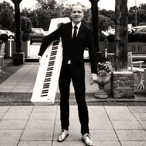 Danny Arthur - performance photo 12