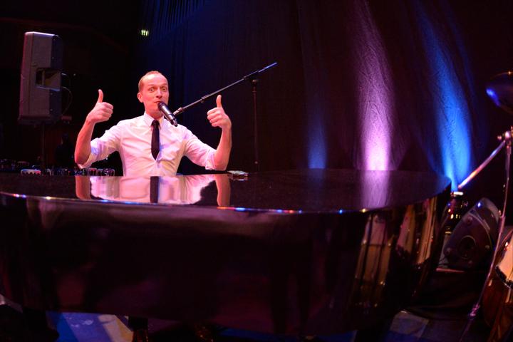 Danny Arthur - performance photo 16