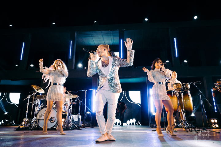 Solid Gold - performance photo 2