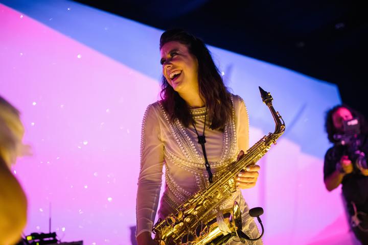 Solid Gold - performance photo 24