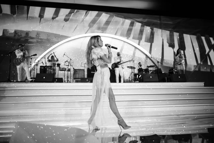 Solid Gold - performance photo 26