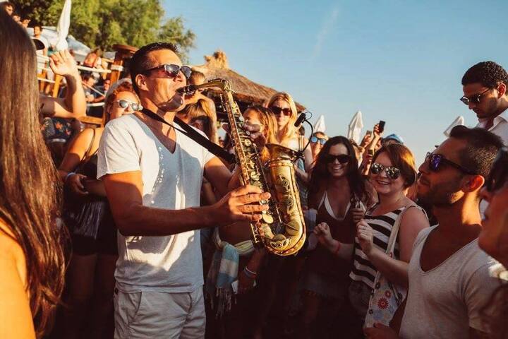 Aleks Sax