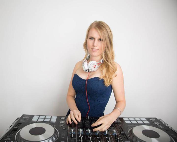 DJ Lenny - performance photo 24